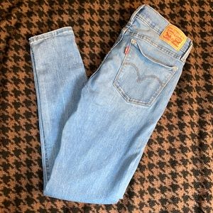 ‼️ SOLD ‼️Levi skinny jeans